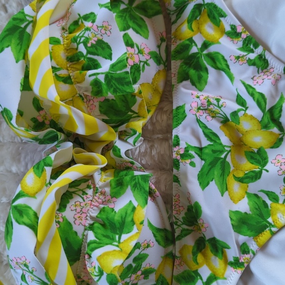 Victoria Secret Bikini - Picture 2 of 6